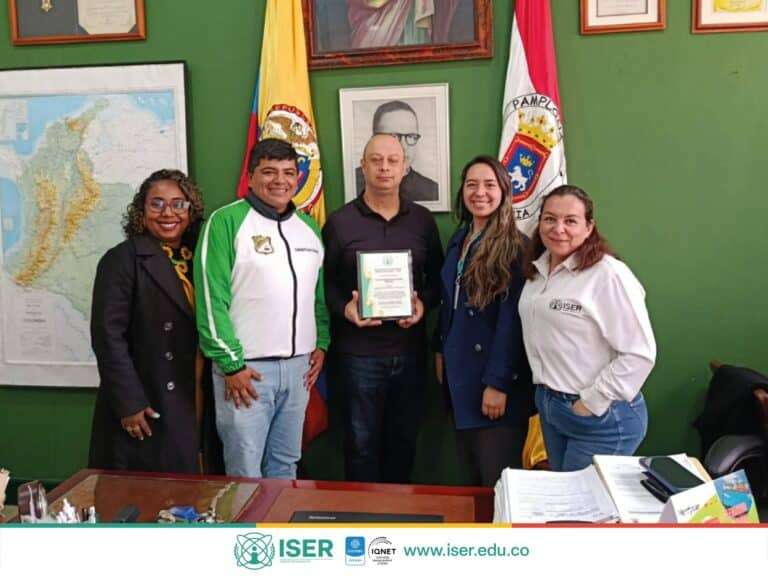 Entrega De Reconocimiento Al Rector Óscar Fabián Cristancho Fuentes.