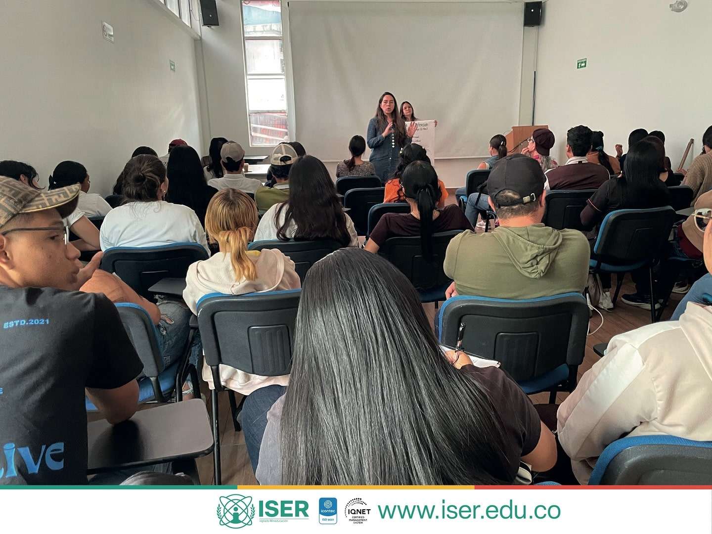 El Instituto Superior De Educación Rural – Iser Adelantó Dos Importantes Actividades En El Aula Ib 101, Fortaleciendo Su Compromiso Con La Formación Académica Y La Participación Estudiantil.