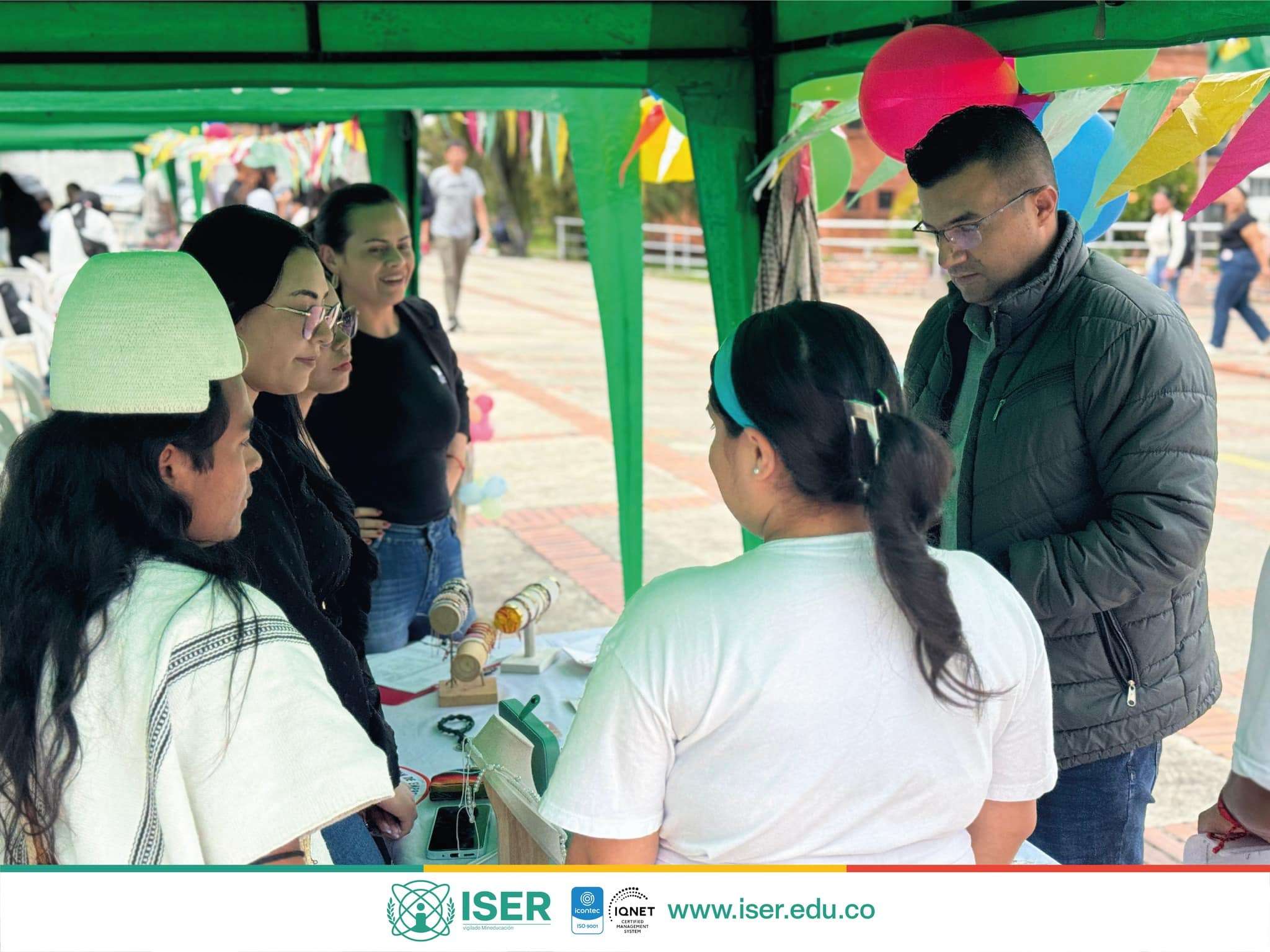 El Instituto Superior De Educación Rural Iser Llevó A Cabo La Feria Social, Laboral Y Estudiantil, Realizada En El Patio Bandera De La Institución.