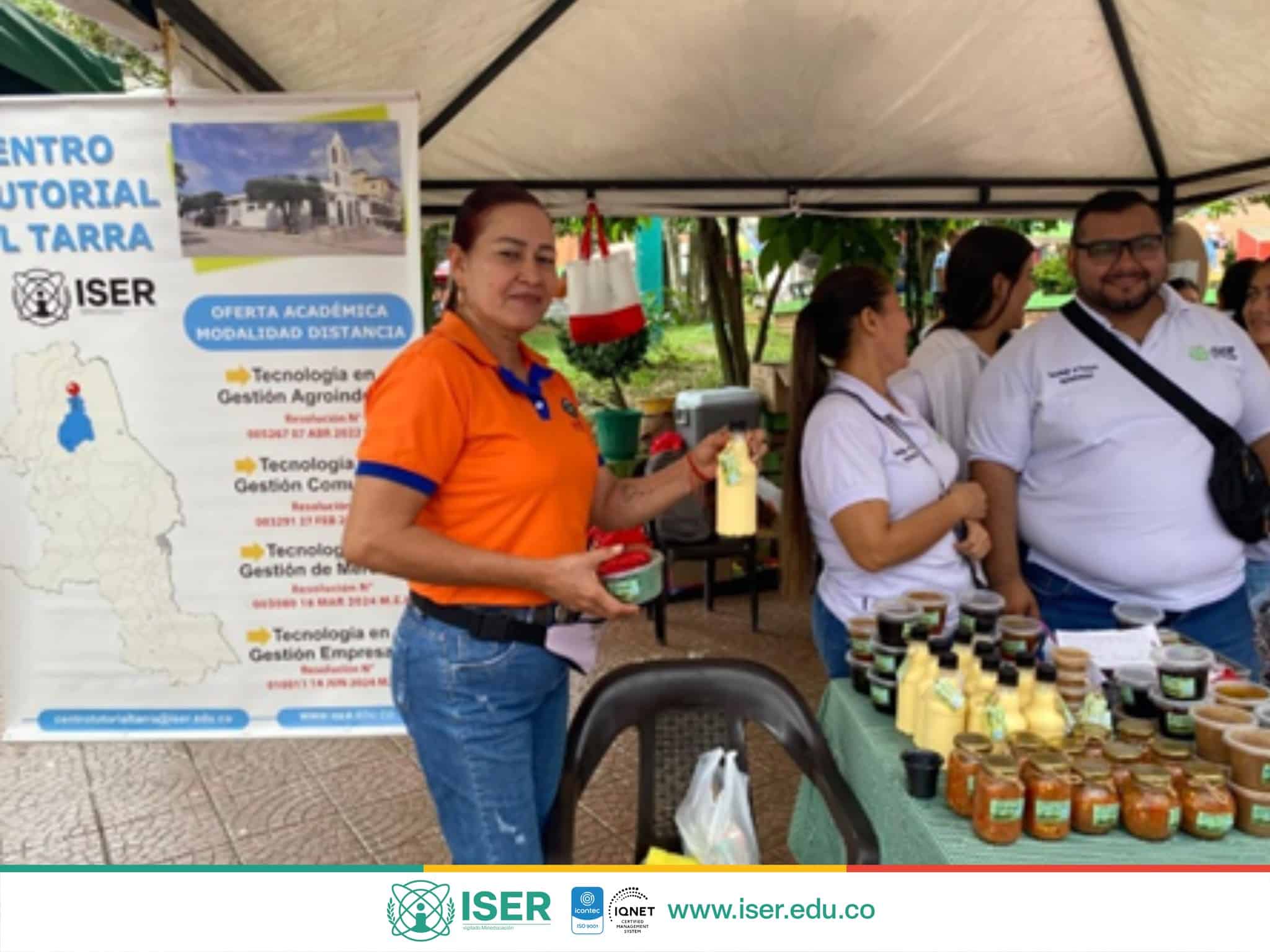 Estudiantes del ISER participaron en el Mercado Campesino de El Tarra con propuestas agroindustriales innovadoras