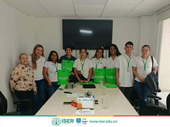 Estudiantes de Gestión Empresarial realizan visita académica a Coagrosur 1